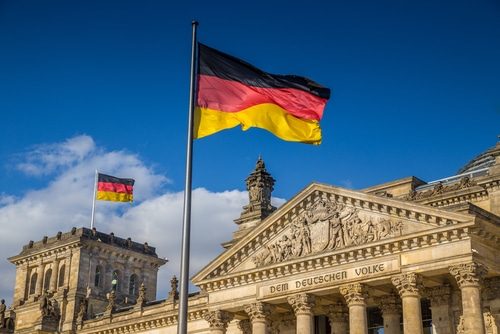Drapeau allemand devant le Reichstag